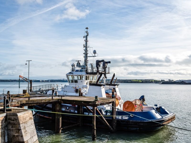 tugboat-moored-in-the-harbour-of-cobh-a-small-irish-town-near-cork-a-sunny-morning-cobh-cork-ireland_t20_jRxJjk